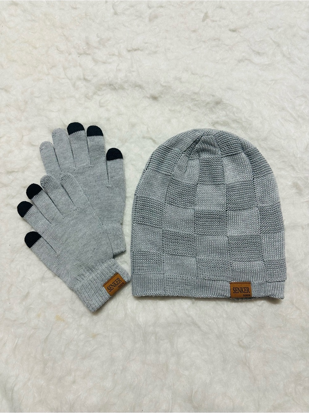 New Senker Gray Knit Beanie and Touchscreen Gloves Set